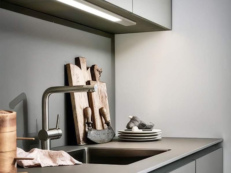 best bettery operate under cabinet light